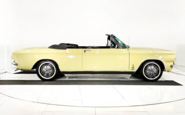 Chevrolet-Corvair-1964-Goldwood-Yellow-Black-33