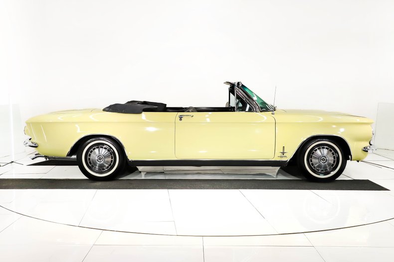 Chevrolet-Corvair-1964-Goldwood-Yellow-Black-33