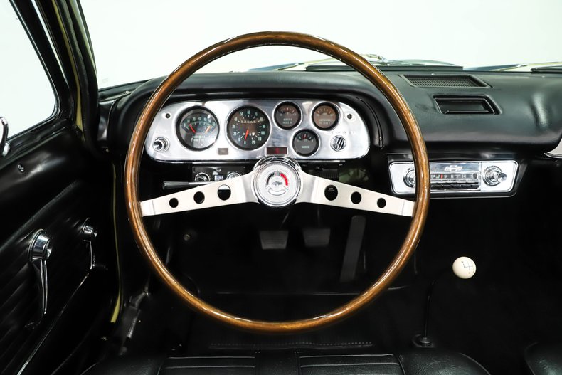 Chevrolet-Corvair-1964-Goldwood-Yellow-Black-34