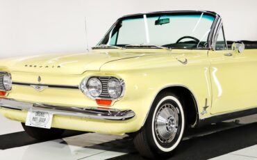 Chevrolet-Corvair-1964-Goldwood-Yellow-Black-35