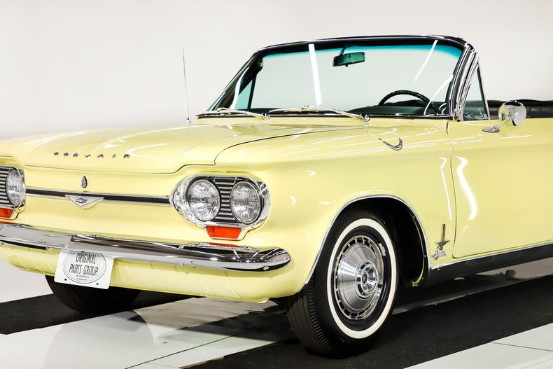 Chevrolet-Corvair-1964-Goldwood-Yellow-Black-35