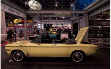 Chevrolet-Corvair-1964-Goldwood-Yellow-Black-44
