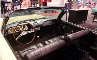 Chevrolet-Corvair-1964-Goldwood-Yellow-Black-45