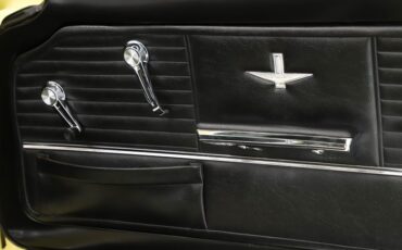 Chevrolet-Corvair-1964-Goldwood-Yellow-Black-47