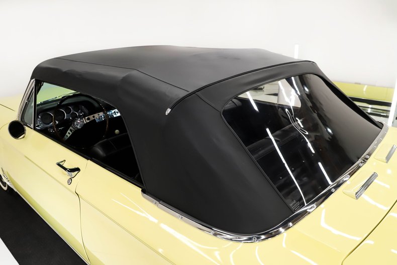 Chevrolet-Corvair-1964-Goldwood-Yellow-Black-9