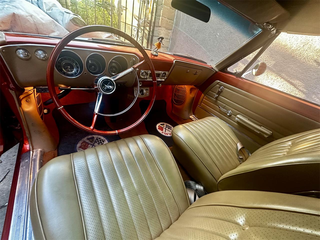 Chevrolet-Corvair-1965-Sunburst-orange-Brown-orange-38