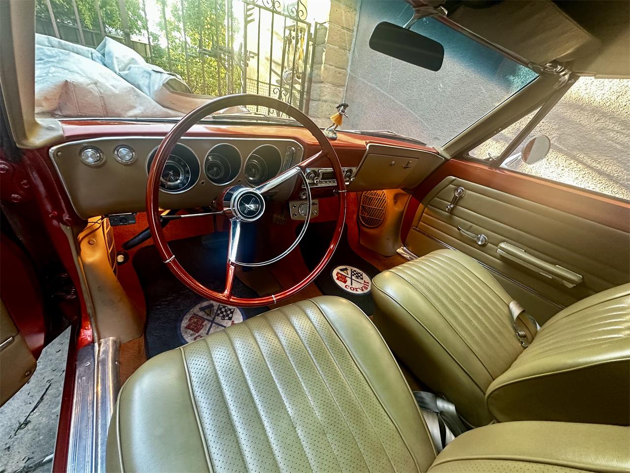 Chevrolet-Corvair-1965-Sunburst-orange-Brown-orange-41