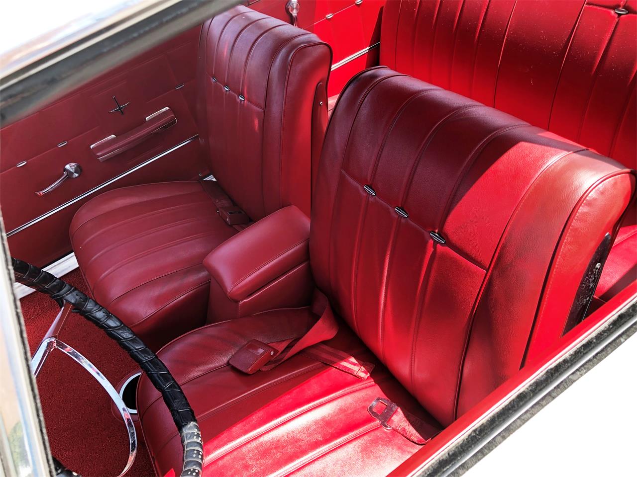 Chevrolet-Corvair-1966-White-Red-11