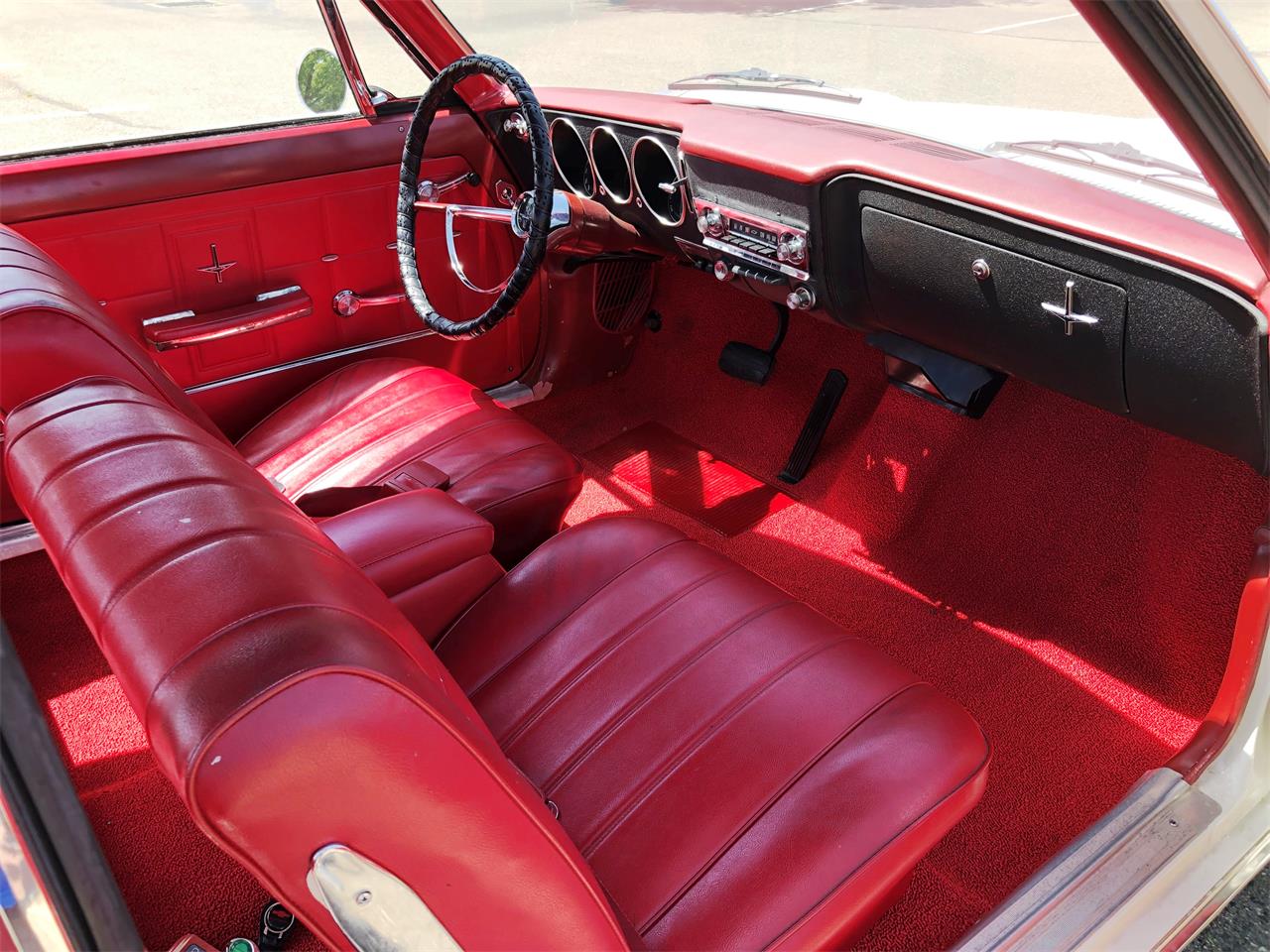 Chevrolet-Corvair-1966-White-Red-12