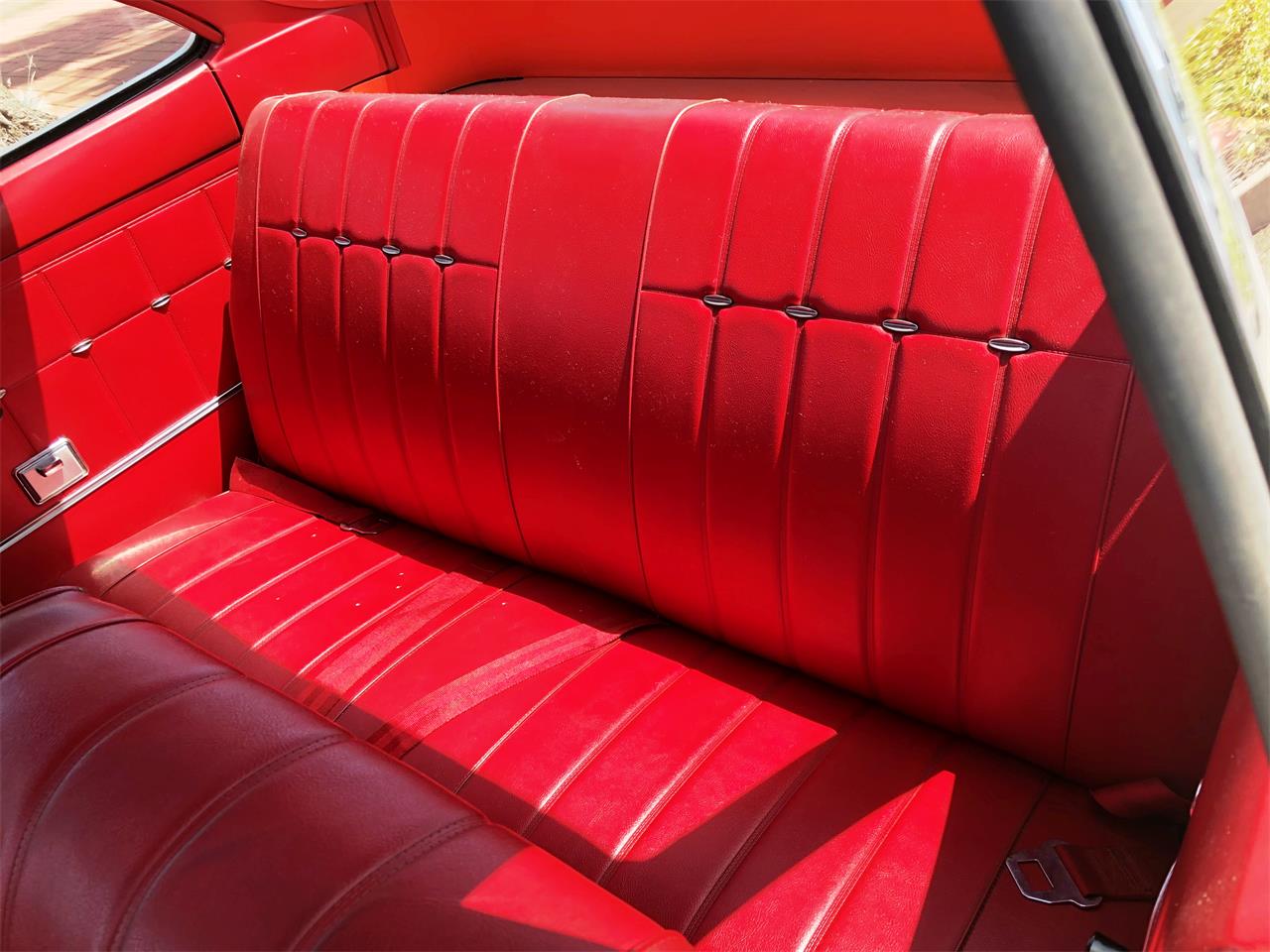 Chevrolet-Corvair-1966-White-Red-14