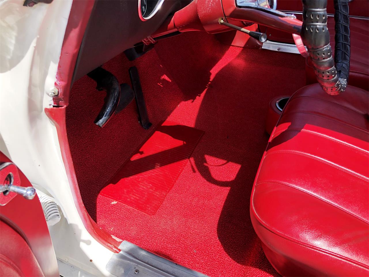 Chevrolet-Corvair-1966-White-Red-17