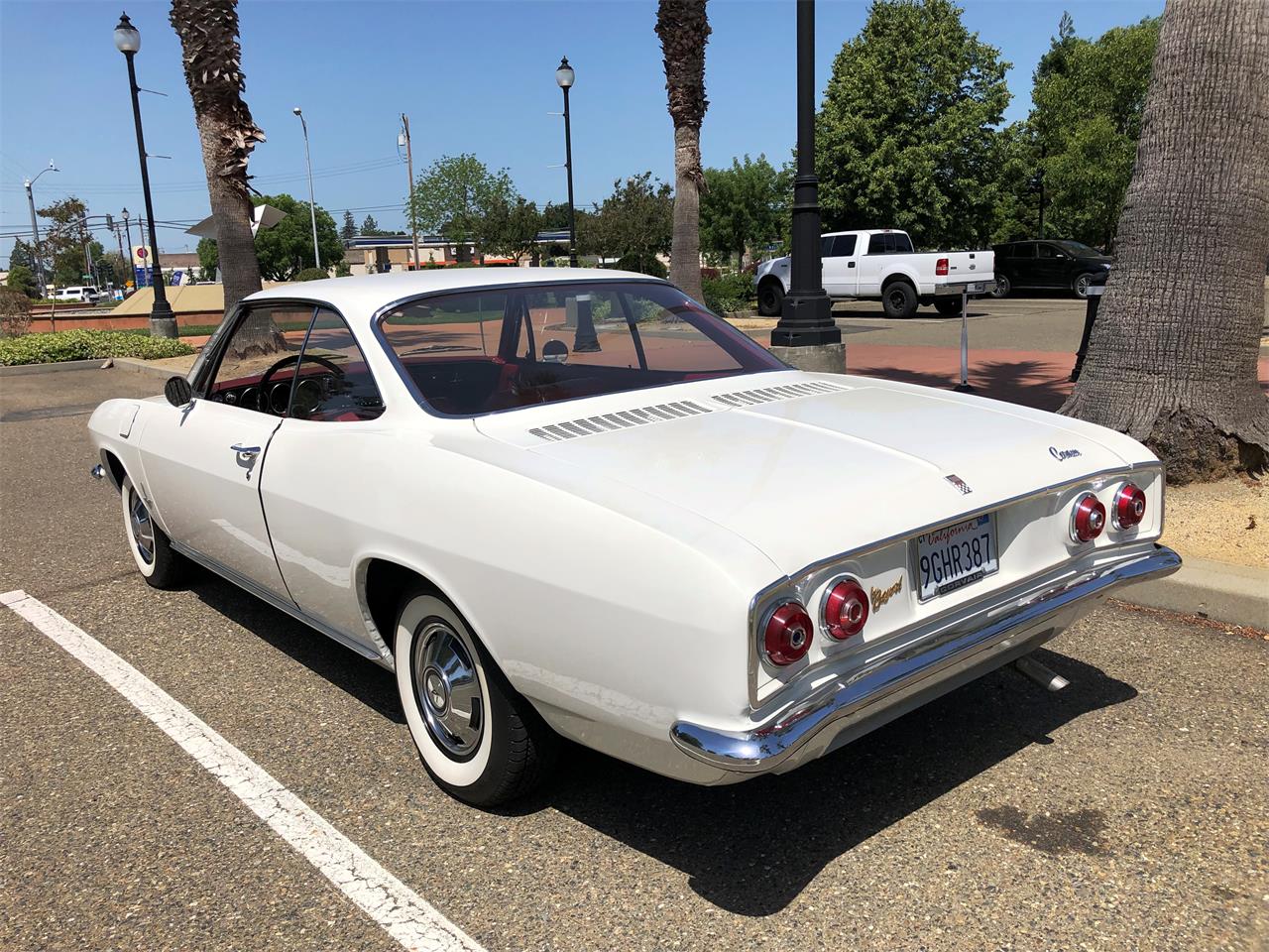 Chevrolet-Corvair-1966-White-Red-2