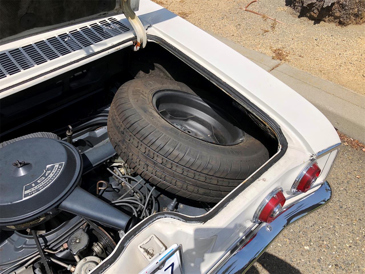 Chevrolet-Corvair-1966-White-Red-20