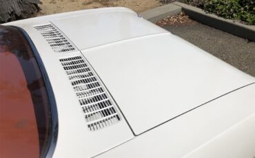 Chevrolet-Corvair-1966-White-Red-5
