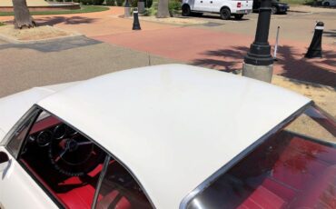 Chevrolet-Corvair-1966-White-Red-6