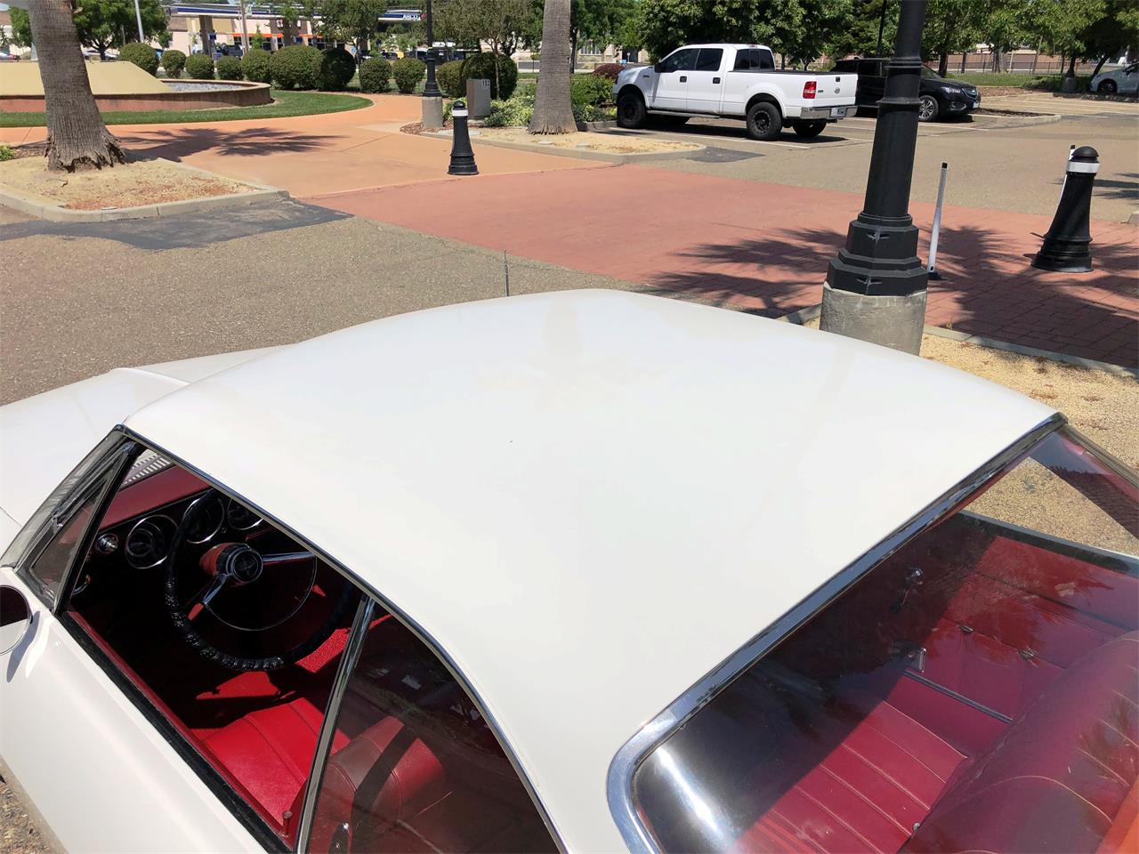 Chevrolet-Corvair-1966-White-Red-6