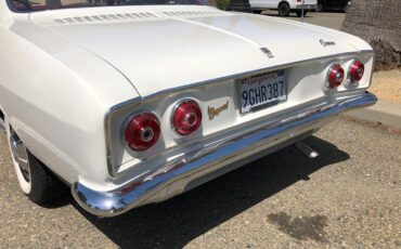 Chevrolet-Corvair-1966-White-Red-8