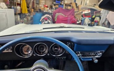 Chevrolet-Corvair-1967-WhiteBlack-Top-Blue-3