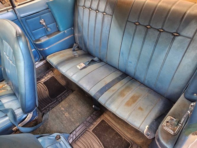 Chevrolet-Corvair-1967-WhiteBlack-Top-Blue-4