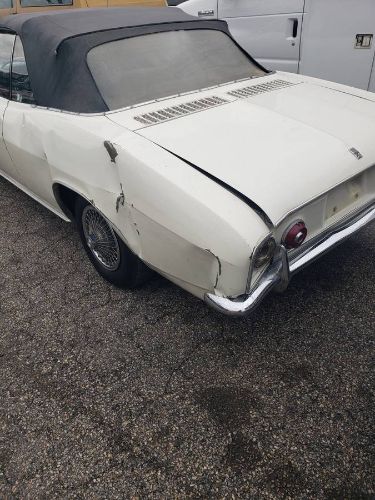 Chevrolet-Corvair-1967-WhiteBlack-Top-Blue-9