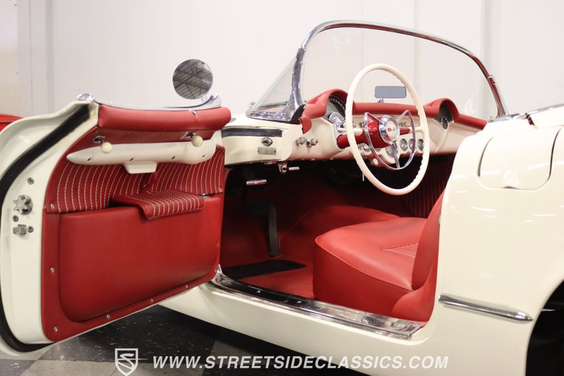 Chevrolet-Corvette-1954-Polo-White-Red-31
