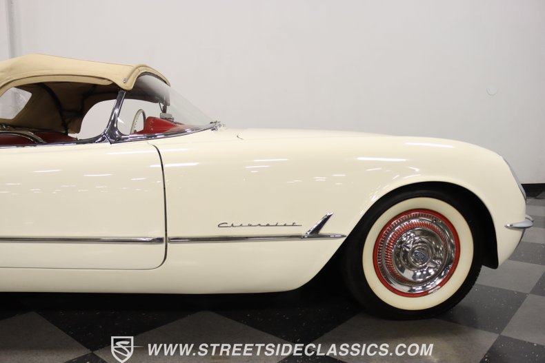 Chevrolet-Corvette-1954-Polo-White-Red-8