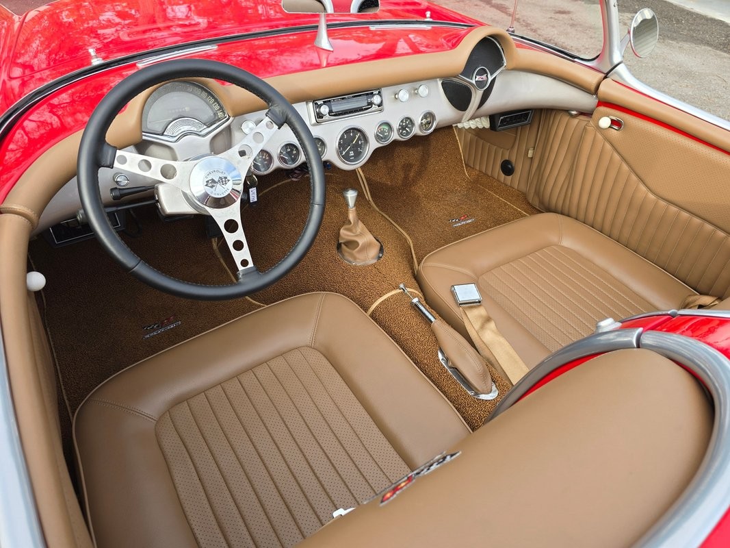 Chevrolet-Corvette-1955-Roadster-13