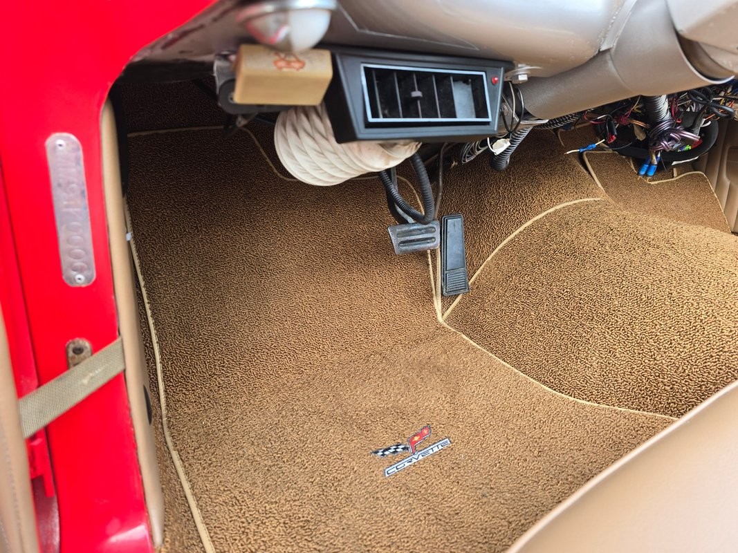 Chevrolet-Corvette-1955-Roadster-18