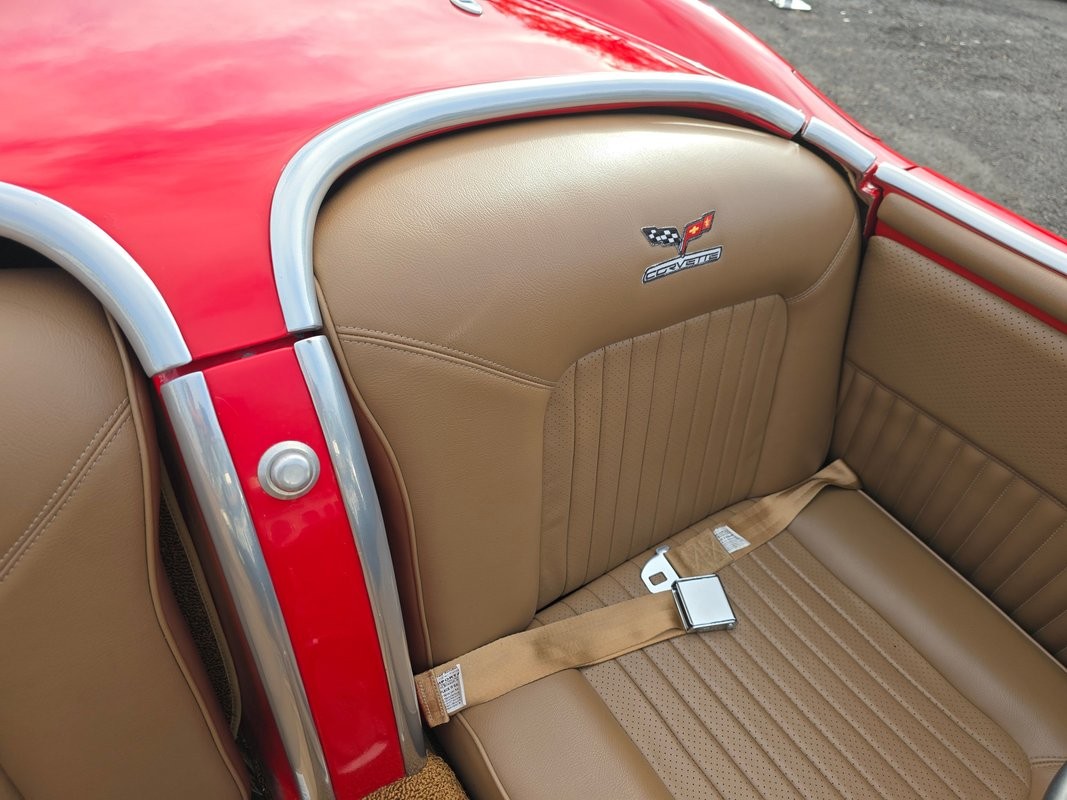 Chevrolet-Corvette-1955-Roadster-36
