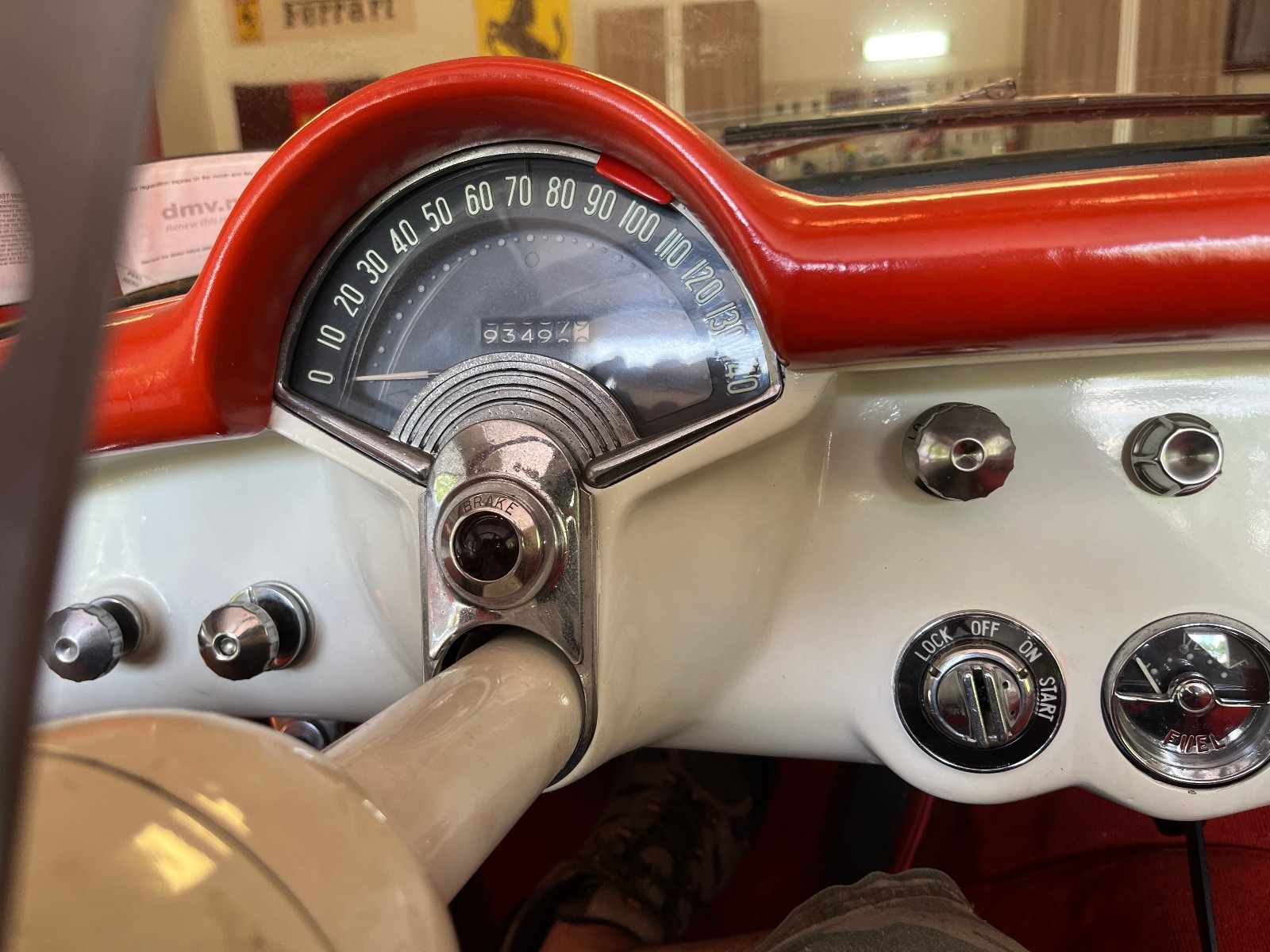 Chevrolet-Corvette-1957-Convertible-10