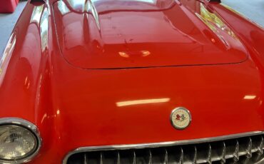 Chevrolet-Corvette-1957-Convertible-13