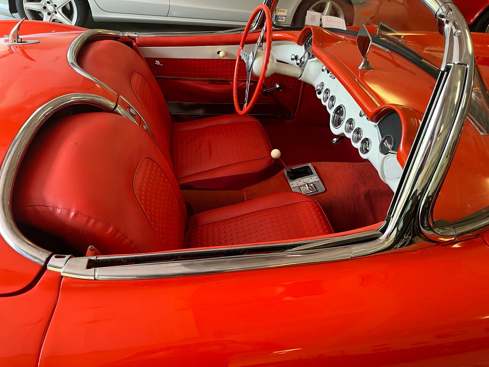 Chevrolet-Corvette-1957-Convertible-16
