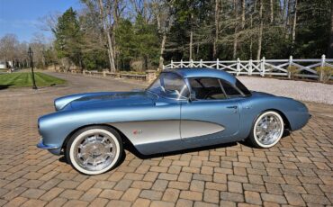 Chevrolet-Corvette-1957-Seafoam-Blue-Cream-1