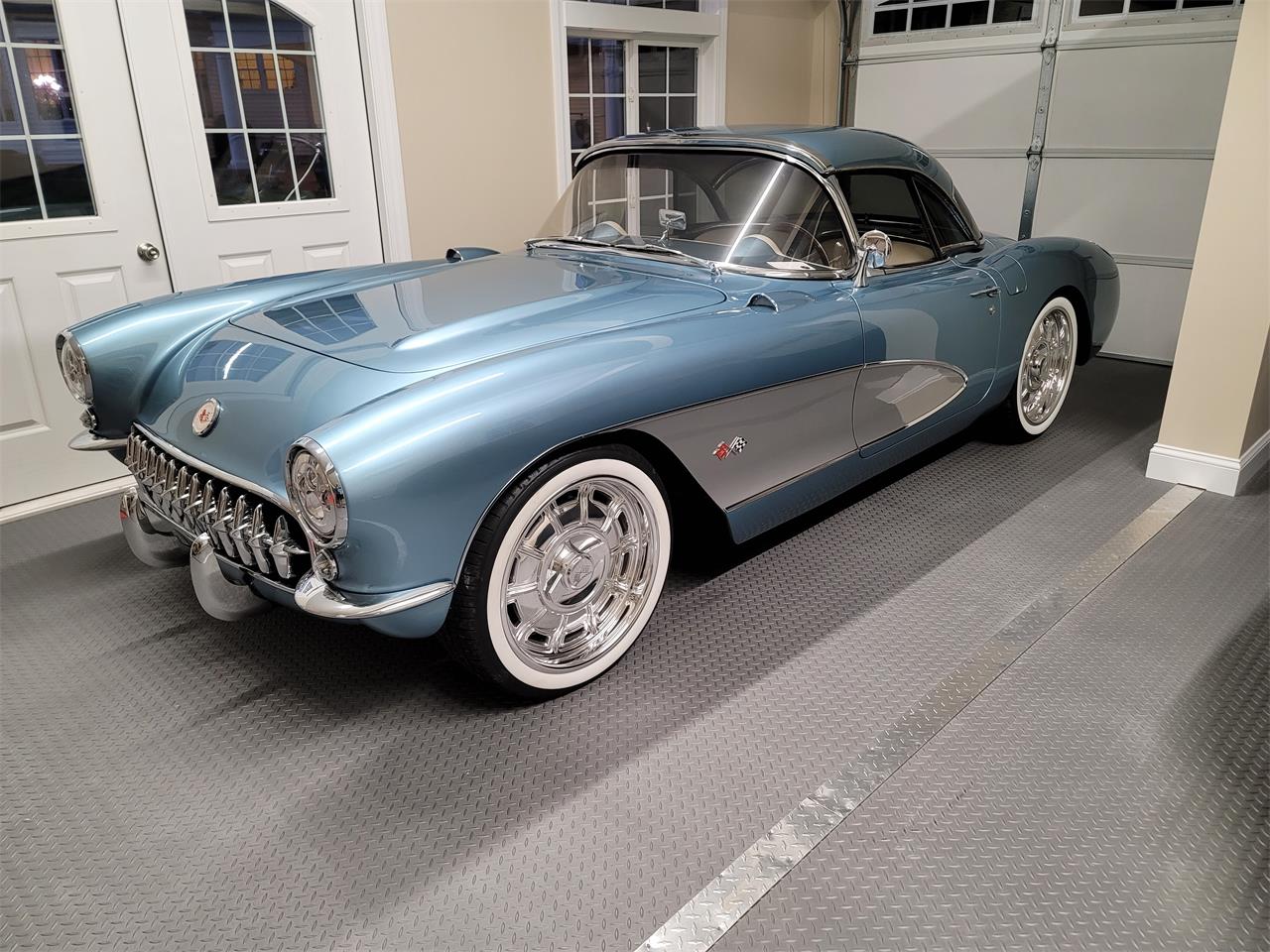 Chevrolet-Corvette-1957-Seafoam-Blue-Cream-14
