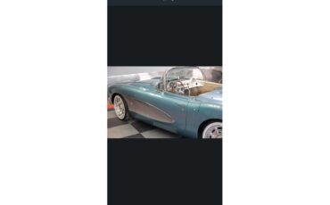 Chevrolet-Corvette-1957-Seafoam-Blue-Cream-19