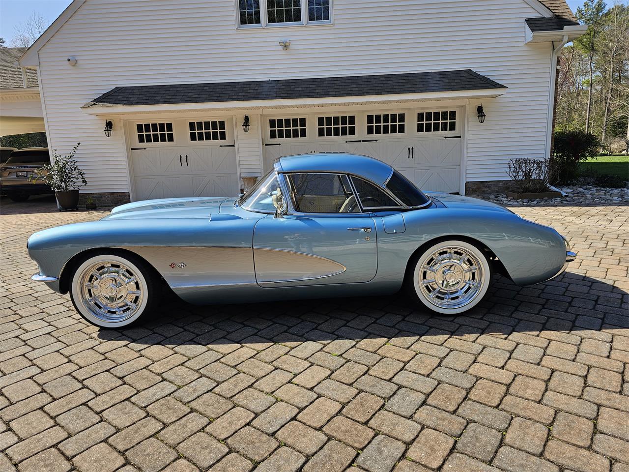 Chevrolet-Corvette-1957-Seafoam-Blue-Cream-2