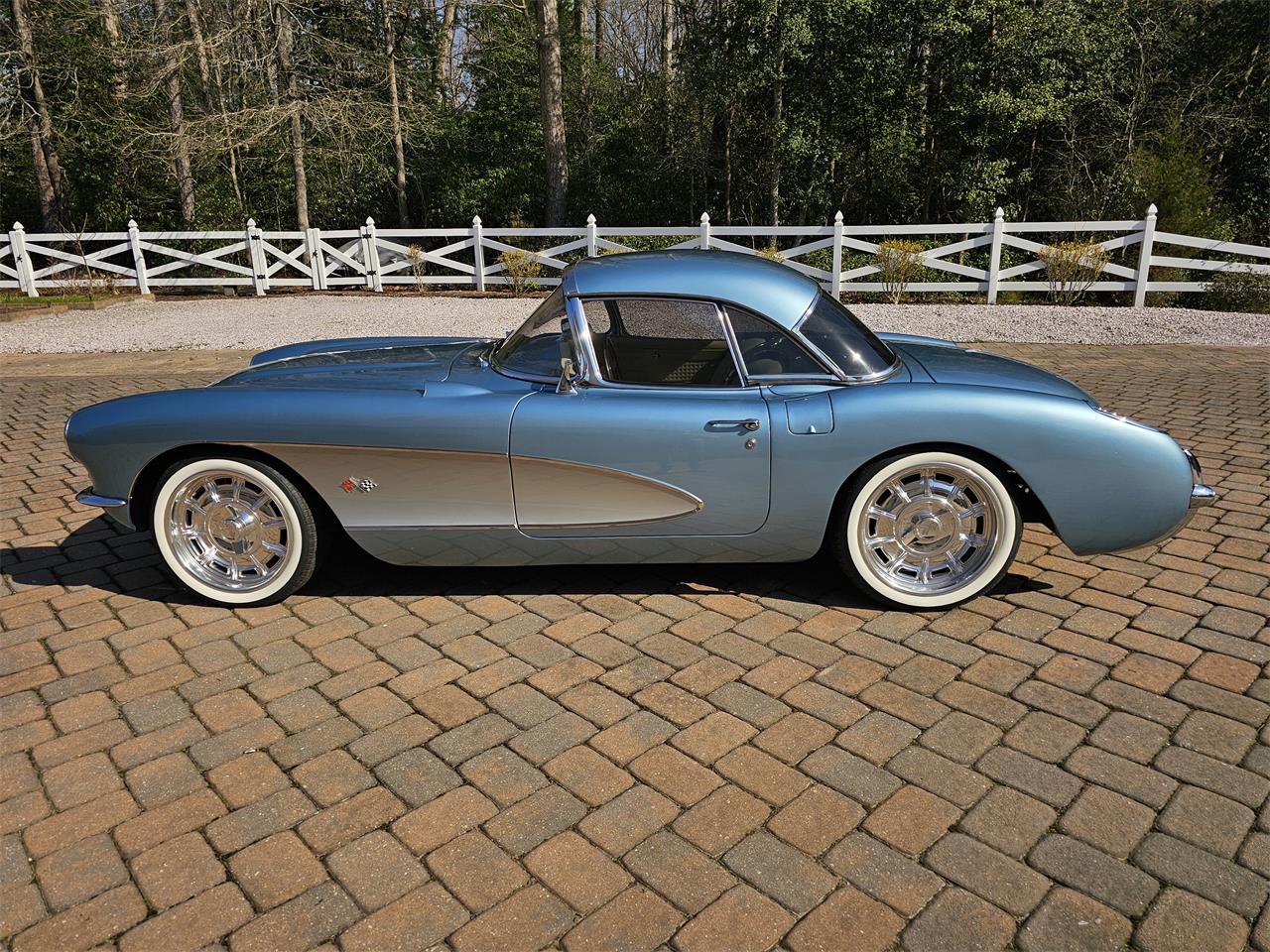 Chevrolet-Corvette-1957-Seafoam-Blue-Cream-20