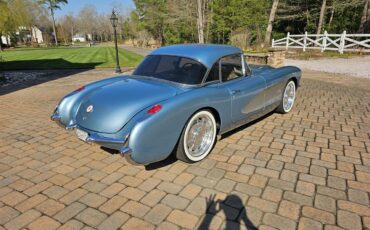 Chevrolet-Corvette-1957-Seafoam-Blue-Cream-24