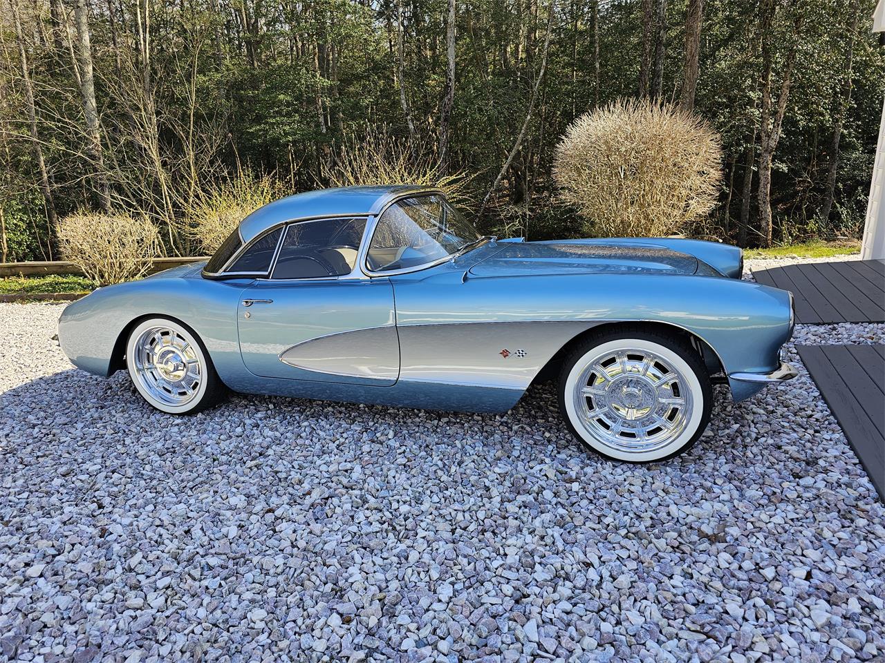 Chevrolet-Corvette-1957-Seafoam-Blue-Cream-25