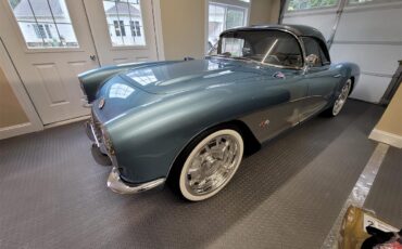 Chevrolet-Corvette-1957-Seafoam-Blue-Cream-29