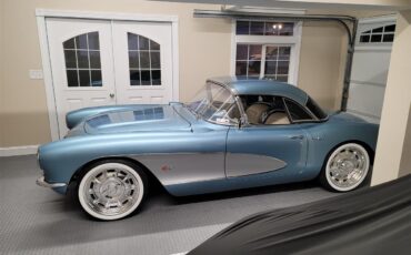 Chevrolet-Corvette-1957-Seafoam-Blue-Cream-3