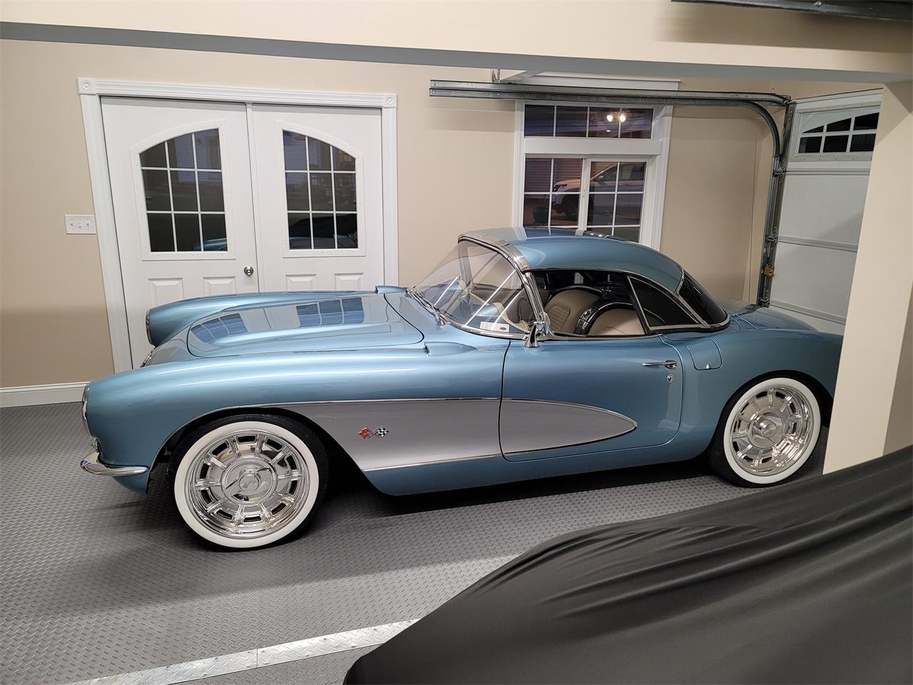 Chevrolet-Corvette-1957-Seafoam-Blue-Cream-3