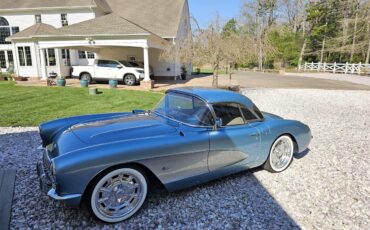 Chevrolet-Corvette-1957-Seafoam-Blue-Cream-30