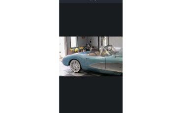 Chevrolet-Corvette-1957-Seafoam-Blue-Cream-48
