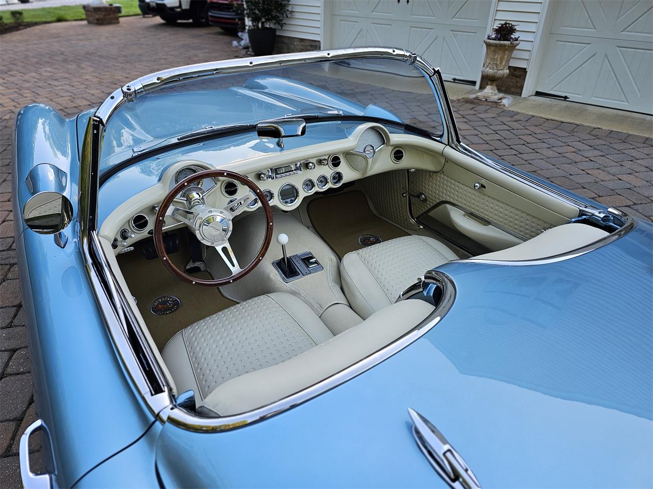 Chevrolet-Corvette-1957-Seafoam-Blue-Cream-54