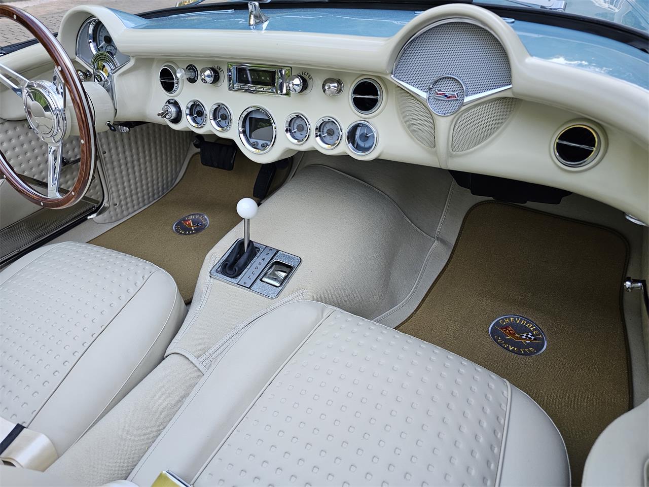 Chevrolet-Corvette-1957-Seafoam-Blue-Cream-56