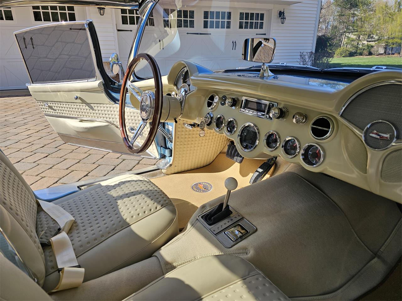 Chevrolet-Corvette-1957-Seafoam-Blue-Cream-6