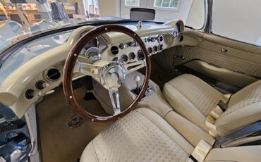 Chevrolet-Corvette-1957-Seafoam-Blue-Cream-74