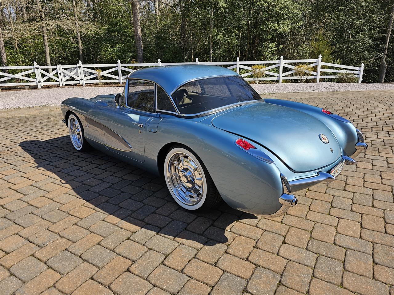 Chevrolet-Corvette-1957-Seafoam-Blue-Cream-77