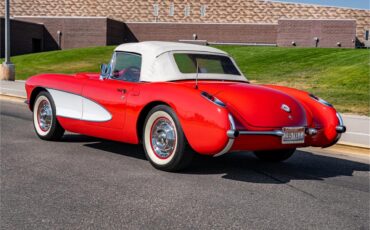 Chevrolet-Corvette-1957-Venetian-Red-Polo-White-Red-1